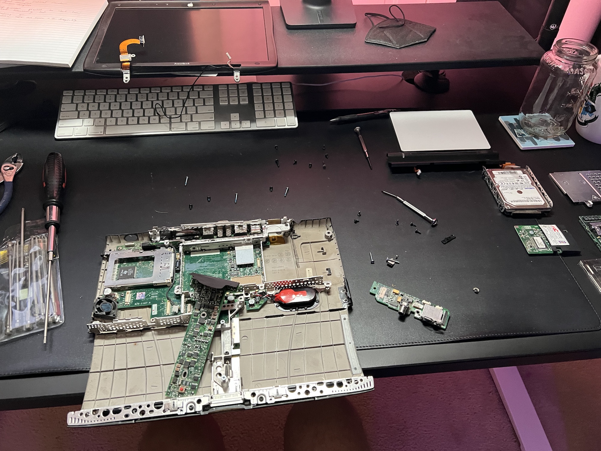 PowerBook G3 Pismo mostly disassembled